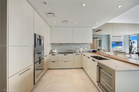 Condo in Sunny Isles Beach, Florida, 2 bedrooms  № 1271451 - photo 12