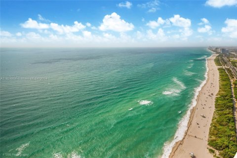 Condo in Sunny Isles Beach, Florida, 2 bedrooms  № 1271451 - photo 2