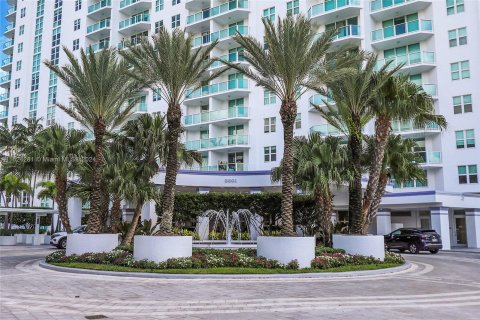 Copropriété à vendre à Aventura, Floride: 4 chambres, 328.22 m2 № 1271347 - photo 17