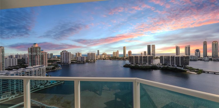 Condo in Aventura, Florida, 4 bedrooms  № 1271347