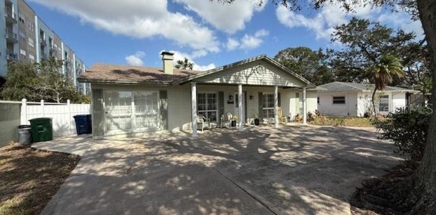 House in Tampa, Florida 3 bedrooms, 180.42 sq.m. № 1428789