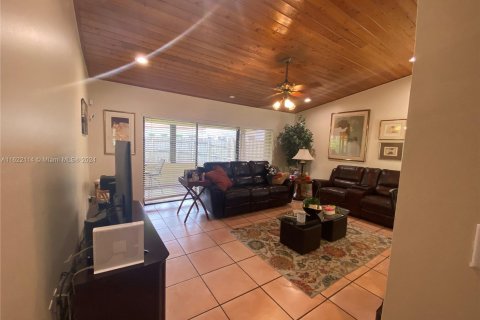 Casa en venta en Miami, Florida, 4 dormitorios, 196.77 m2 № 1269491 - foto 18