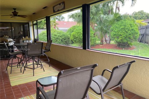 House in Miami, Florida 4 bedrooms, 196.77 sq.m. № 1269491 - photo 26