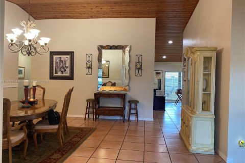 Casa en venta en Miami, Florida, 4 dormitorios, 196.77 m2 № 1269491 - foto 17