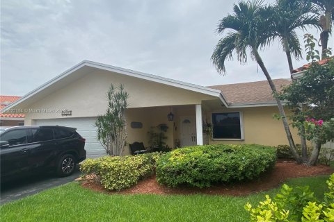 Casa en venta en Miami, Florida, 4 dormitorios, 196.77 m2 № 1269491 - foto 1