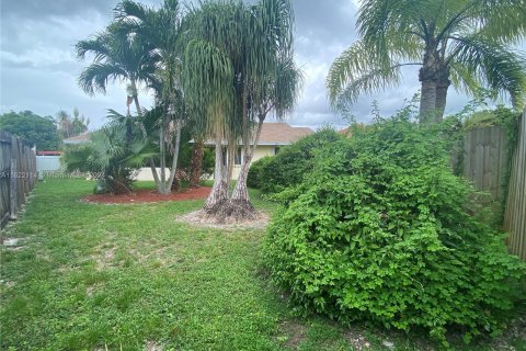 House in Miami, Florida 4 bedrooms, 196.77 sq.m. № 1269491 - photo 30