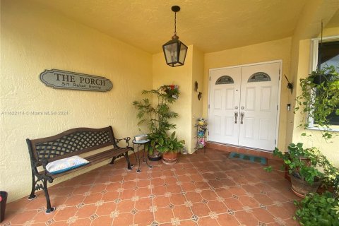 Villa ou maison à vendre à Miami, Floride: 4 chambres, 196.77 m2 № 1269491 - photo 2