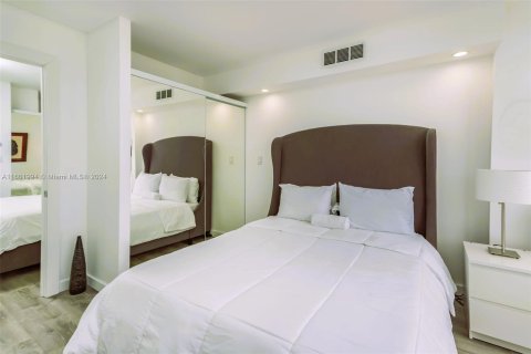 Condominio en venta en Hallandale Beach, Florida, 3 dormitorios, 130.06 m2 № 1220567 - foto 9