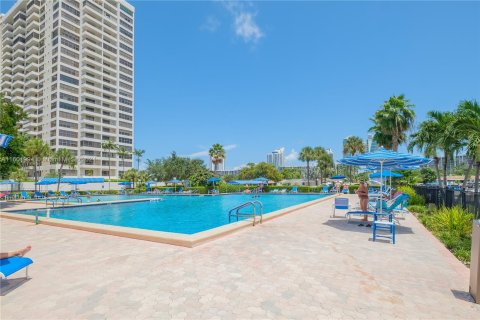 Condominio en venta en Hallandale Beach, Florida, 3 dormitorios, 130.06 m2 № 1220567 - foto 22