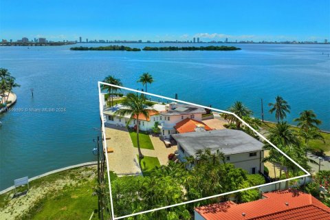 Villa ou maison à vendre à Miami, Floride: 5 chambres, 481.61 m2 № 1220617 - photo 2