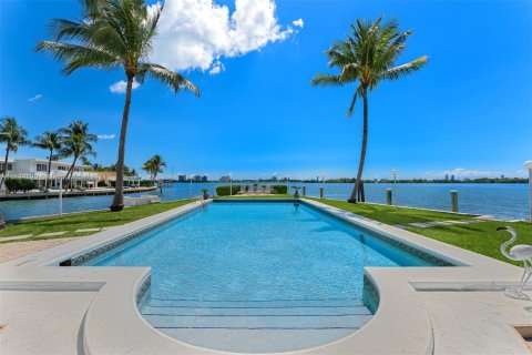 Villa ou maison à vendre à Miami, Floride: 5 chambres, 481.61 m2 № 1220617 - photo 7