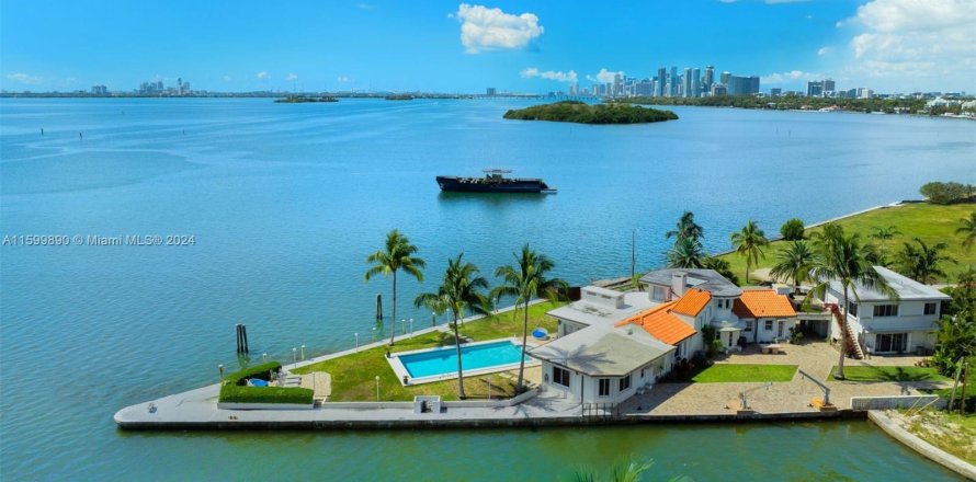 Villa ou maison à Miami, Floride 5 chambres, 481.61 m2 № 1220617