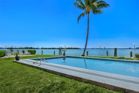 Villa ou maison à vendre à Miami, Floride: 5 chambres, 481.61 m2 № 1220617 - photo 9