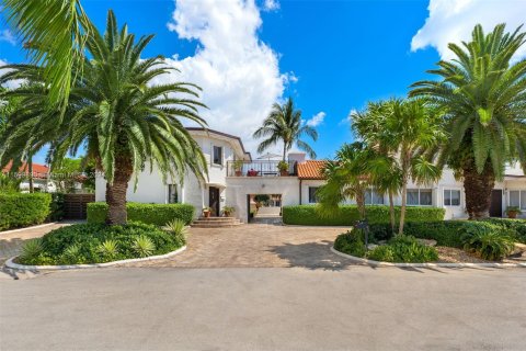 Villa ou maison à vendre à Miami, Floride: 5 chambres, 481.61 m2 № 1220617 - photo 10