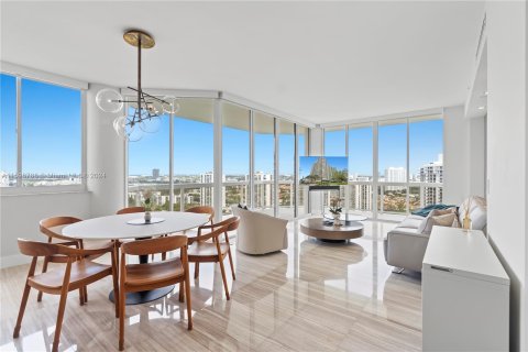 Condominio en venta en Aventura, Florida, 2 dormitorios, 124.49 m2 № 1209540 - foto 14