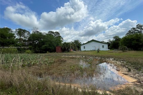 House in Clewiston, Florida 4 bedrooms, 247.86 sq.m. № 1209058 - photo 25