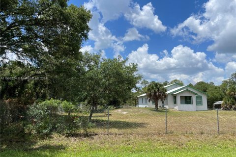 House in Clewiston, Florida 4 bedrooms, 247.86 sq.m. № 1209058 - photo 12