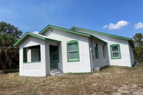 Casa en venta en Clewiston, Florida, 4 dormitorios, 247.86 m2 № 1209058 - foto 1