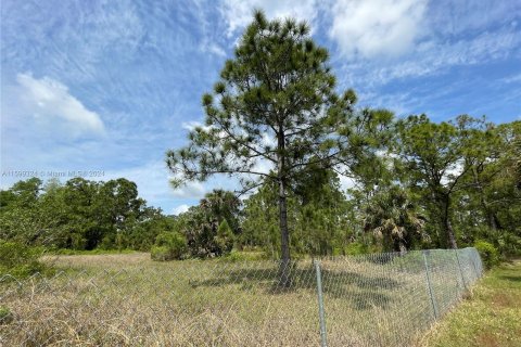 House in Clewiston, Florida 4 bedrooms, 247.86 sq.m. № 1209058 - photo 28