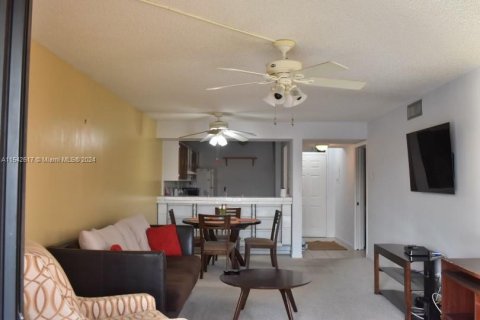 Villa ou maison à vendre à Margate, Floride: 2 chambres, 91.97 m2 № 1067979 - photo 7