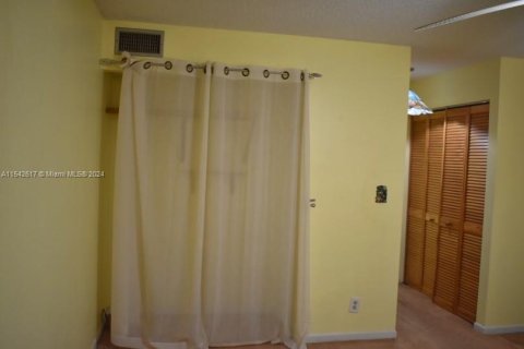 House in Margate, Florida 2 bedrooms, 91.97 sq.m. № 1067979 - photo 14