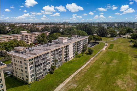 Copropriété à vendre à Pompano Beach, Floride: 3 chambres, 129.13 m2 № 1044161 - photo 3