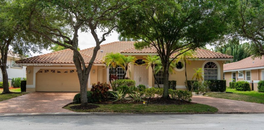 Villa ou maison à Coral Springs, Floride 4 chambres, 241.08 m2 № 1228399