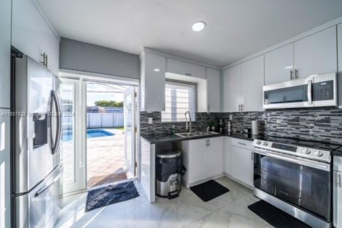 Villa ou maison à vendre à North Lauderdale, Floride: 3 chambres, 91.97 m2 № 1228440 - photo 1
