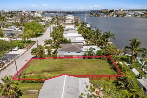 Terreno en venta en Madeira Beach, Florida № 1349005 - foto 2