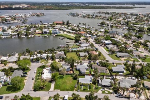 Terreno en venta en Madeira Beach, Florida № 1349005 - foto 8