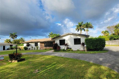 Villa ou maison à vendre à Palmetto Bay, Floride: 4 chambres, 195.28 m2 № 1075195 - photo 2