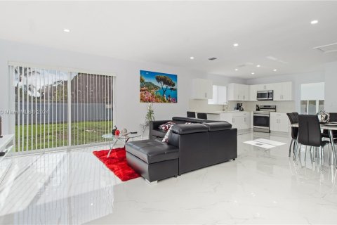 Villa ou maison à vendre à Miami, Floride: 3 chambres, 139.35 m2 № 1075205 - photo 6