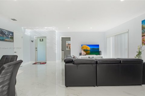 Villa ou maison à vendre à Miami, Floride: 3 chambres, 139.35 m2 № 1075205 - photo 8