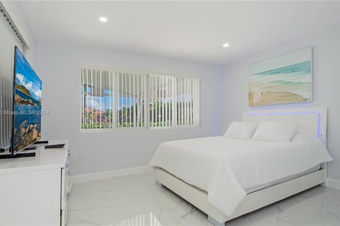 Villa ou maison à vendre à Miami, Floride: 3 chambres, 139.35 m2 № 1075205 - photo 21