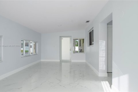 Villa ou maison à vendre à Miami, Floride: 3 chambres, 139.35 m2 № 1075205 - photo 24