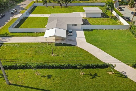 Villa ou maison à vendre à Miami, Floride: 3 chambres, 139.35 m2 № 1075205 - photo 1