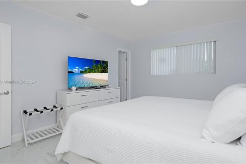 Villa ou maison à vendre à Miami, Floride: 3 chambres, 139.35 m2 № 1075205 - photo 15