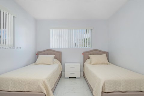 Villa ou maison à vendre à Miami, Floride: 3 chambres, 139.35 m2 № 1075205 - photo 19