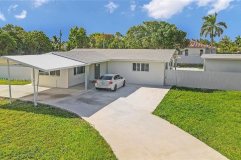 Villa ou maison à vendre à Miami, Floride: 3 chambres, 139.35 m2 № 1075205 - photo 3