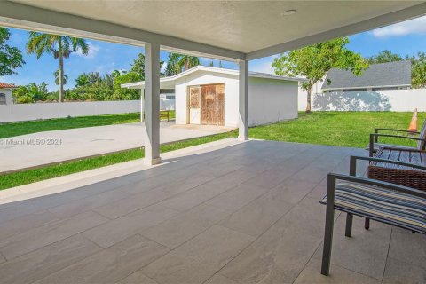 Villa ou maison à vendre à Miami, Floride: 3 chambres, 139.35 m2 № 1075205 - photo 25