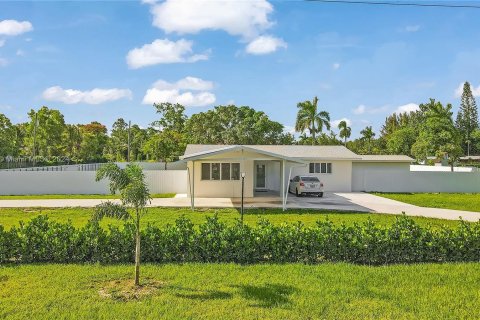 Villa ou maison à vendre à Miami, Floride: 3 chambres, 139.35 m2 № 1075205 - photo 4