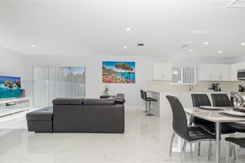 Villa ou maison à vendre à Miami, Floride: 3 chambres, 139.35 m2 № 1075205 - photo 7