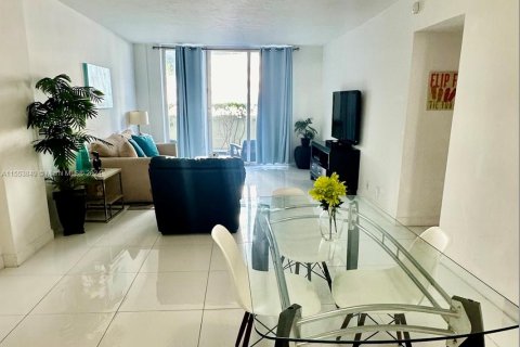 Condominio en venta en Hollywood, Florida, 1 dormitorio, 81.2 m2 № 1075194 - foto 1