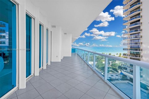 Condominio en venta en Bal Harbour, Florida, 2 dormitorios, 205.31 m2 № 1023909 - foto 1