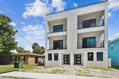 Adosado en venta en Tampa, Florida, 3 dormitorios, 213.68 m2 № 1295828 - foto 25