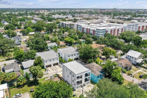 Townhouse in Tampa, Florida 3 bedrooms, 213.68 sq.m. № 1295828 - photo 14