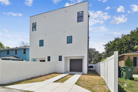 Adosado en venta en Tampa, Florida, 3 dormitorios, 213.68 m2 № 1295828 - foto 29