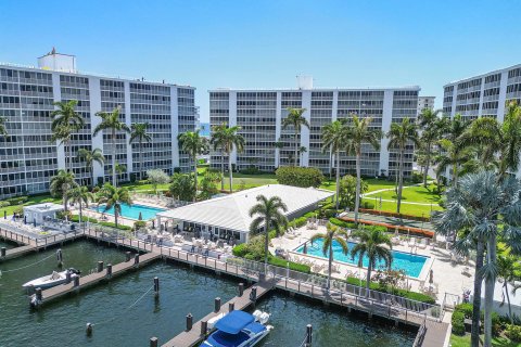 Condo in Highland Beach, Florida, 2 bedrooms  № 1223166 - photo 25