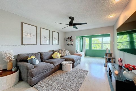 Condominio en venta en New Port Richey, Florida, 1 dormitorio, 62.43 m2 № 1234863 - foto 12