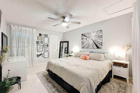 Condominio en venta en New Port Richey, Florida, 1 dormitorio, 62.43 m2 № 1234863 - foto 4